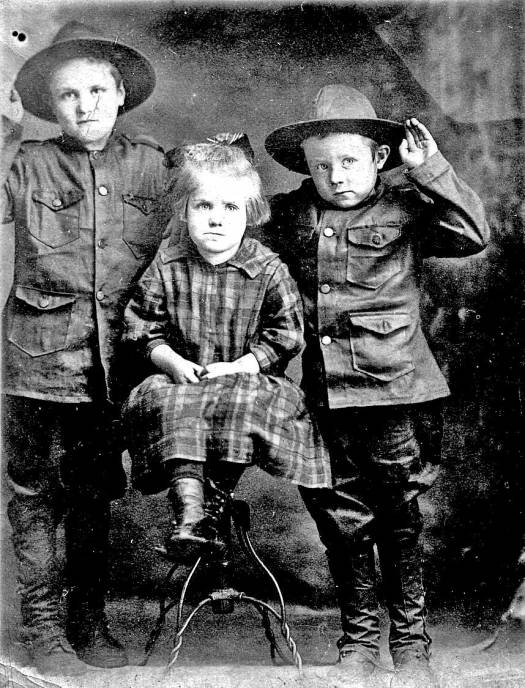 George, Lois, and Sandy Hackathorn, circa 1917 (Photo courtesy of Merrianne Hackathorn)